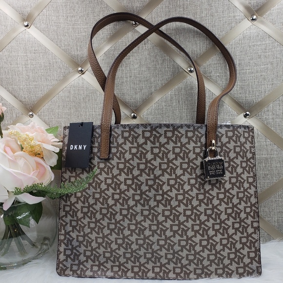 Handbags - 🌟DKNY🌟NWT Beige Commuter Tote Bag w/ monogram
